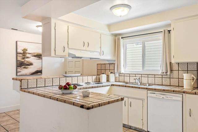739 W Franklin Street, Monterey CA: https://media.crmls.org/mediaz/b59a323b-39bc-41a6-9e6e-2df3b80673b6.jpg