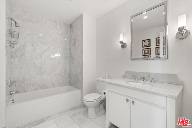 1 W Century Drive, Los Angeles CA: https://media.crmls.org/mediaz/b59a4ed9-2752-423b-85b8-5b773a6e182f.jpg