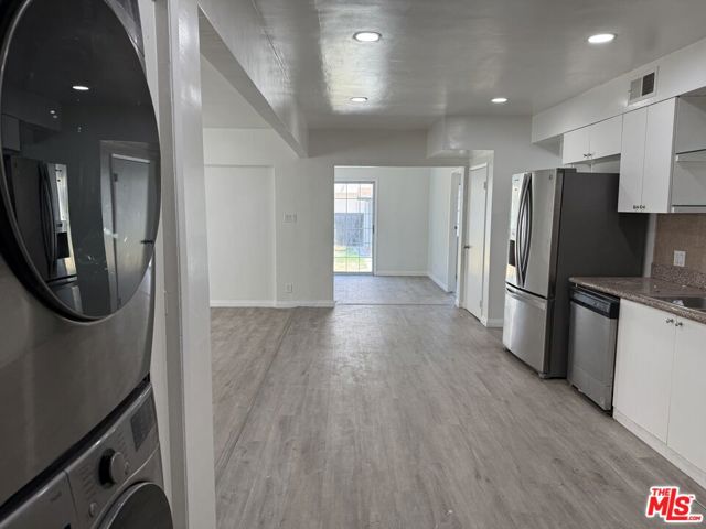 15013 Hartsook Street, Sherman Oaks CA: https://media.crmls.org/mediaz/b59a5500-02d8-452b-a060-612a3f60752e.jpg