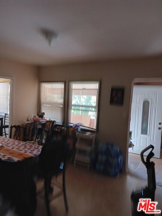 https://media.crmls.org/mediaz/b59a6098-fd43-45cb-a60e-b803e865749d.jpg?preset=X-Large