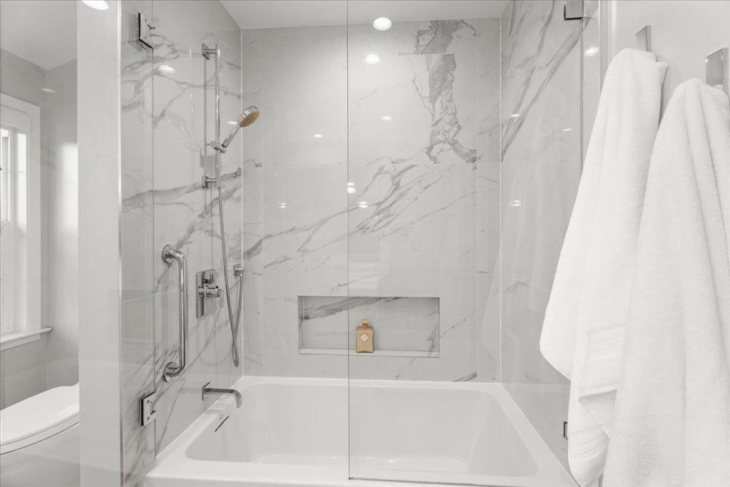 https://media.crmls.org/mediaz/b59a7382-905e-4911-87a5-813ca989ea03.jpg?preset=X-Large