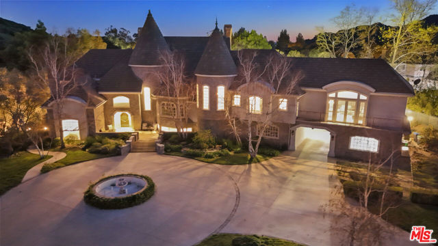 22510 La Quilla Drive, Chatsworth CA: https://media.crmls.org/mediaz/b59a9c08-319e-4c16-908d-b930b839e270.jpg