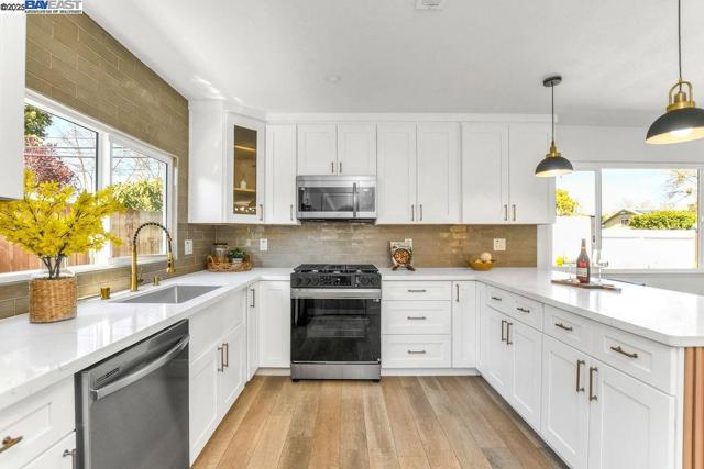 8794 Wicklow Ln, Dublin CA: https://media.crmls.org/mediaz/b59aeb69-ecd8-4aa6-bb62-62bc0330e058.jpg
