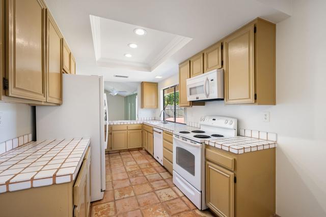 72499 Sandstone Lane, Palm Desert CA: https://media.crmls.org/mediaz/b59b0ce9-a15a-4a37-a4e7-f7d2a80f1cd3.jpg