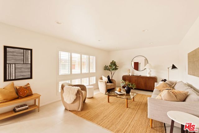 970 Palm Avenue, West Hollywood CA: https://media.crmls.org/mediaz/b59b6f13-2ddd-48fb-b0ae-40c35493d53a.jpg