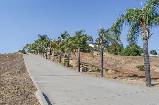 15718 Creek Hills Road, El Cajon CA: https://media.crmls.org/mediaz/b59bc625-bfcb-461e-a7ab-ec51a4682940.jpg