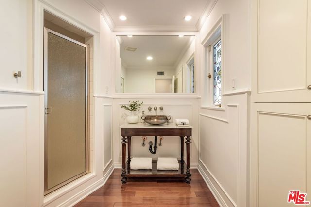 15550 Valley Vista Boulevard, Encino CA: https://media.crmls.org/mediaz/b59c3595-a272-4c73-b22b-bec7da983696.jpg