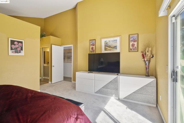 1031 Valley Oak Way, Fairfield CA: https://media.crmls.org/mediaz/b59d71f7-99cf-4320-a38a-ba6d51659264.jpg