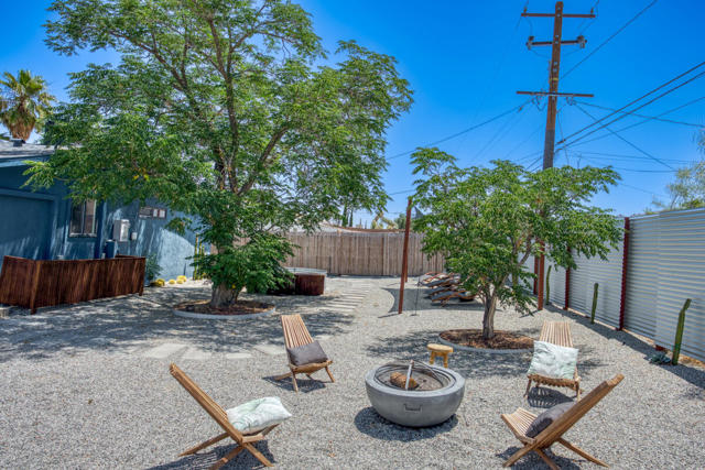 61589 El Reposo Street, Joshua Tree CA: https://media.crmls.org/mediaz/b59d7ffb-a6eb-45b9-8fb2-a5e76309d4c3.jpg