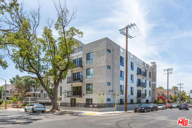 857 N Hayworth Avenue, Los Angeles CA: https://media.crmls.org/mediaz/b59da174-522f-4931-a1ce-5f59002a929c.jpg