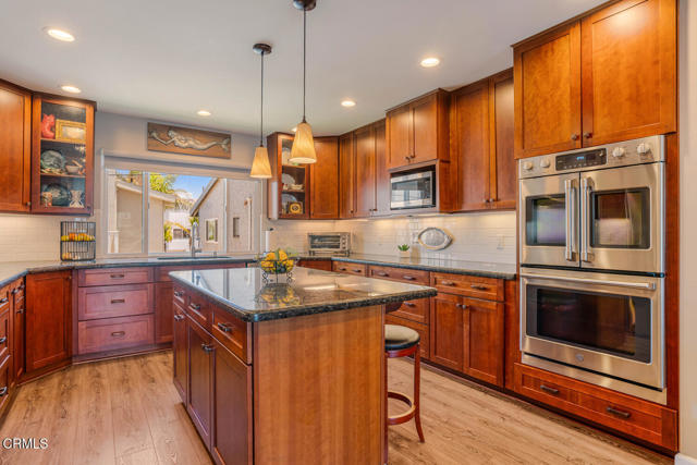 2120 Ocean Drive, Oxnard CA: https://media.crmls.org/mediaz/b59dc1d3-c565-4a3c-aac6-2f6034603e17.jpg