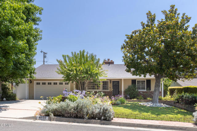 4650 Encinas Drive, La Canada Flintridge CA: https://media.crmls.org/mediaz/b59dd443-f492-4d36-81cb-1eb7462f50d2.jpg