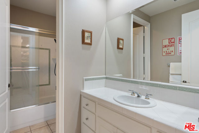 633 Noble Road, Simi Valley CA: https://media.crmls.org/mediaz/b59df2c2-23db-4619-aaf0-42ef7a2fe597.jpg