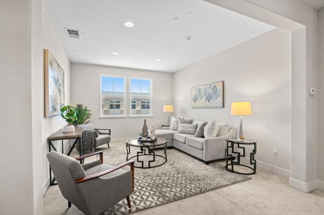 9850 Bobcat Court, Gilroy CA: https://media.crmls.org/mediaz/b59e08a0-48ee-4429-9acc-cd8d456a8feb.jpg