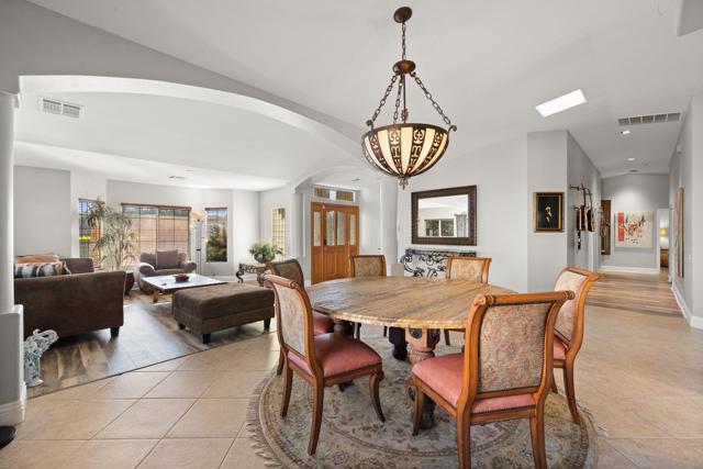 51425 Calle Quito, La Quinta CA: https://media.crmls.org/mediaz/b59e14c2-0e94-460f-a492-5f7772d7ec11.jpg