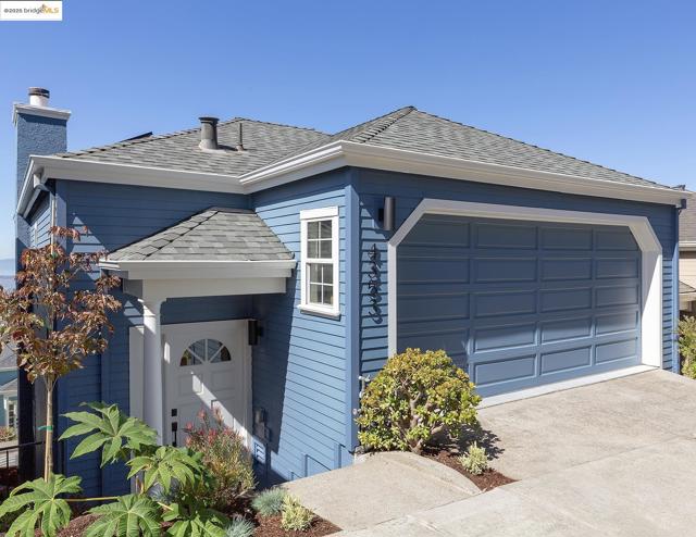 4353 Terrabella Way, Oakland CA: https://media.crmls.org/mediaz/b59ef768-51e8-4530-b544-94391fafffab.jpg