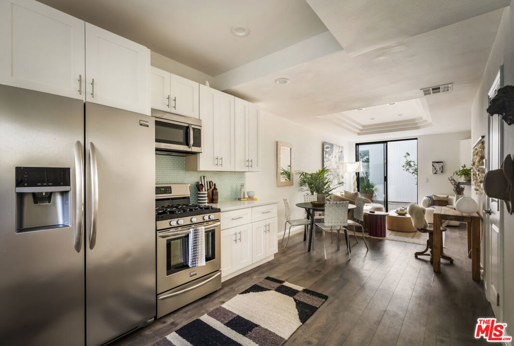2500 Abbot Kinney Boulevard #25
