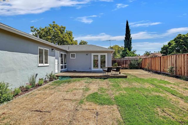 15833 Via Toledo, San Lorenzo CA: https://media.crmls.org/mediaz/b59f7994-0b29-4d0f-846f-39abab7f4590.jpg
