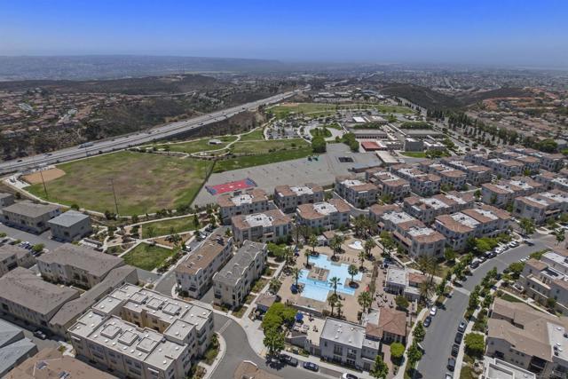 5506 Sandcliff Ln, San Diego CA: https://media.crmls.org/mediaz/b59f906a-e842-4b15-b1ce-61bd4e11db88.jpg