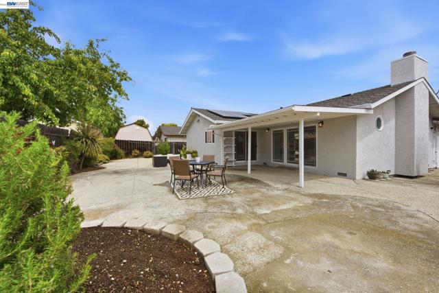 6387 Narcissus Ave, Newark CA: https://media.crmls.org/mediaz/b5a19e20-09e2-4d17-b4b3-0d6a8f7dbd95.jpg