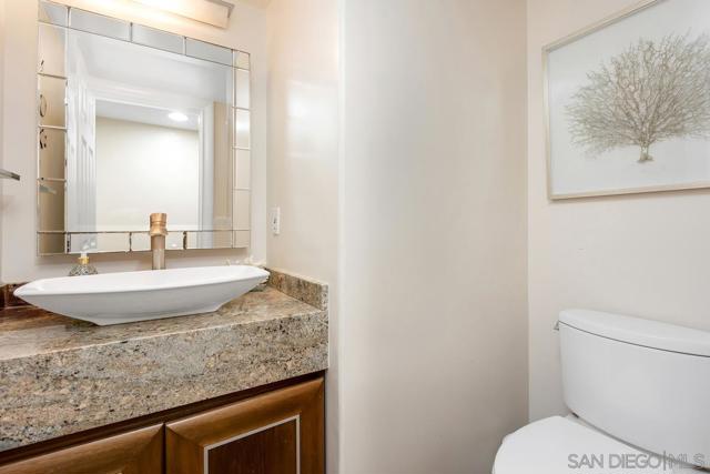 270 Surfview Ct, Del Mar CA: https://media.crmls.org/mediaz/b5a23f7e-fbd7-4211-92f8-88bed2af56ef.jpg