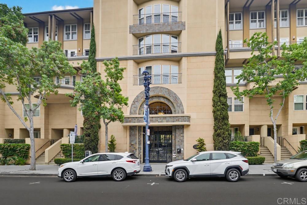 301 W G St - photo 2