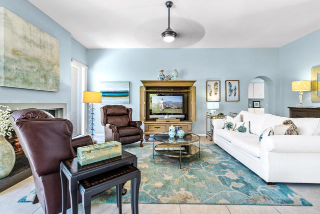 48114 Calle Seranas, La Quinta CA: https://media.crmls.org/mediaz/b5a32503-eed1-4b21-bcdf-5a5d47d5dc20.jpg