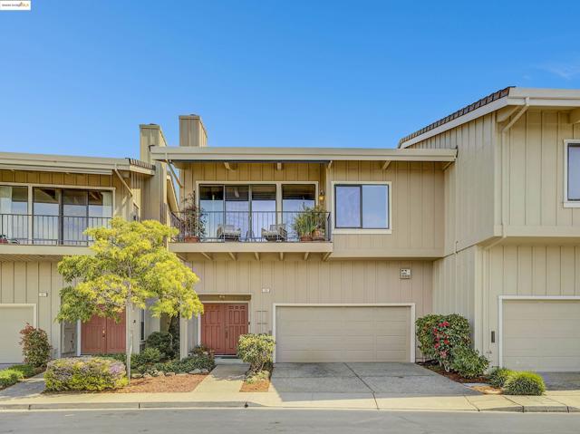 33 Binnacle Hl, Oakland CA: https://media.crmls.org/mediaz/b5a377ec-5716-4166-bb24-b02549e2a1a2.jpg