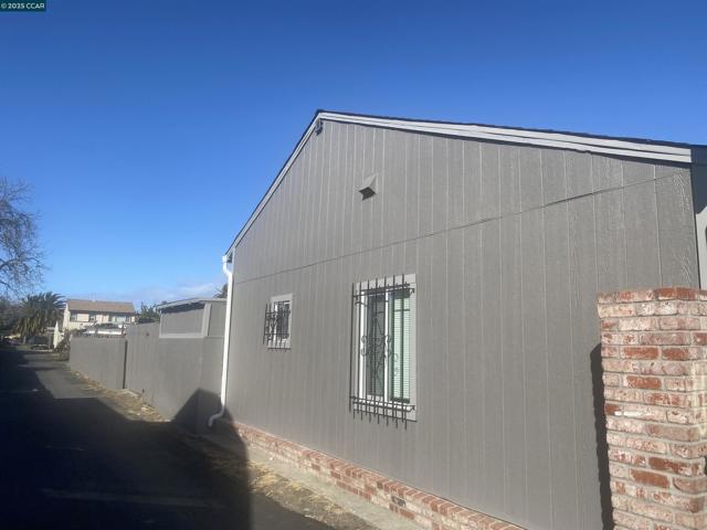 421 Ripley Ave, Richmond CA: https://media.crmls.org/mediaz/b5a3bf4d-d3ad-47b4-a109-2d196bbe5ba1.jpg