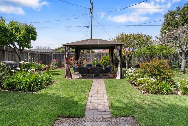 1052 San Simeon Drive, Salinas CA: https://media.crmls.org/mediaz/b5a41760-0edf-488d-8005-c40a76aff2f3.jpg