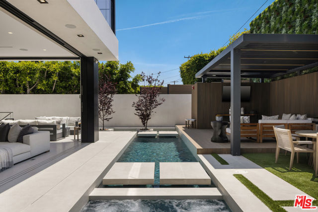 137 S Wetherly Drive, Beverly Hills CA: https://media.crmls.org/mediaz/b5a433dd-3077-4809-bcef-31b5d98ca579.jpg