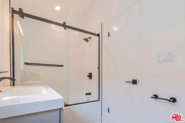 2757 Andreo, Torrance CA: https://media.crmls.org/mediaz/b5a45711-9689-429d-ab44-9b444362bd9c.jpg