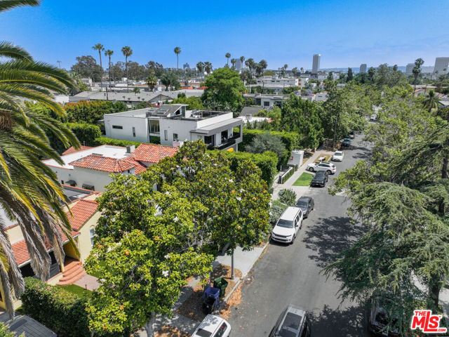340 N Edinburgh Avenue, Los Angeles CA: https://media.crmls.org/mediaz/b5a49cfb-b5e7-4832-8b52-a04a0b5255ea.jpg
