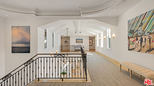 31272 Broad Beach Road, Malibu CA: https://media.crmls.org/mediaz/b5a4b081-f7ba-4be3-9baf-748e9e0c4ae0.jpg