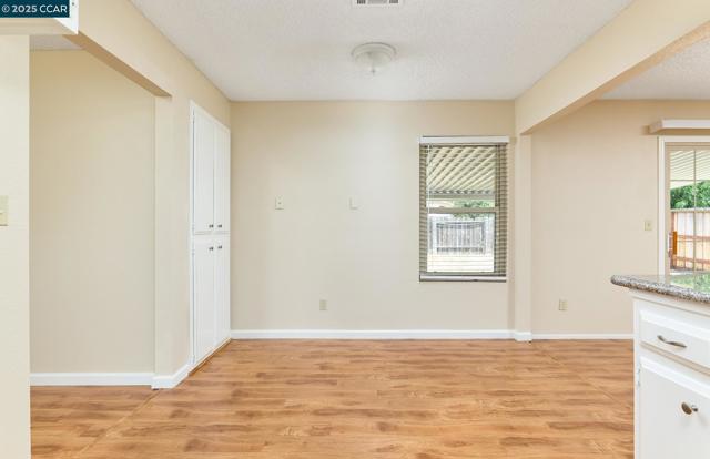 88 Newport Way, Suisun City CA: https://media.crmls.org/mediaz/b5a51d11-784f-4b69-a2c7-85181e628984.jpg