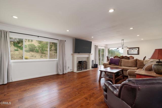 872 Via Arroyo, Ventura CA: https://media.crmls.org/mediaz/b5a52890-2c3c-40e8-b6a3-dc13e2f0f4e4.jpg