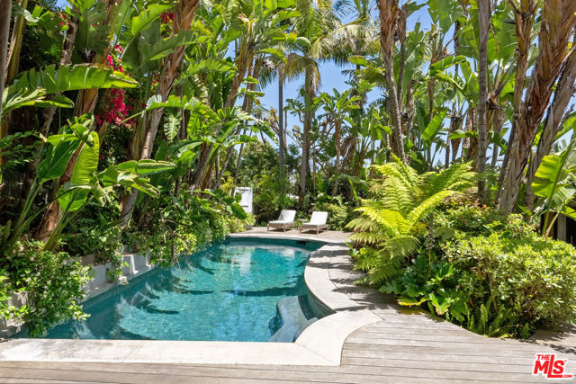 8547 Appian Way, Los Angeles CA: https://media.crmls.org/mediaz/b5a56f35-7f39-4f28-8352-f392c08e02fe.jpg