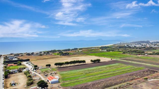 415 Kelly Avenue, Half Moon Bay CA: https://media.crmls.org/mediaz/b5a5cc89-a48a-4aeb-9e0c-22b17257cdb9.jpg