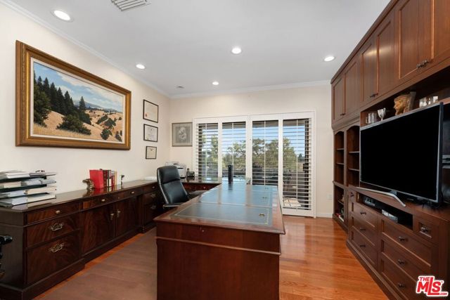 645 Wilcox Avenue, Los Angeles CA: https://media.crmls.org/mediaz/b5a5eeba-2e35-4d4b-afbb-0e08bfdf3a2a.jpg