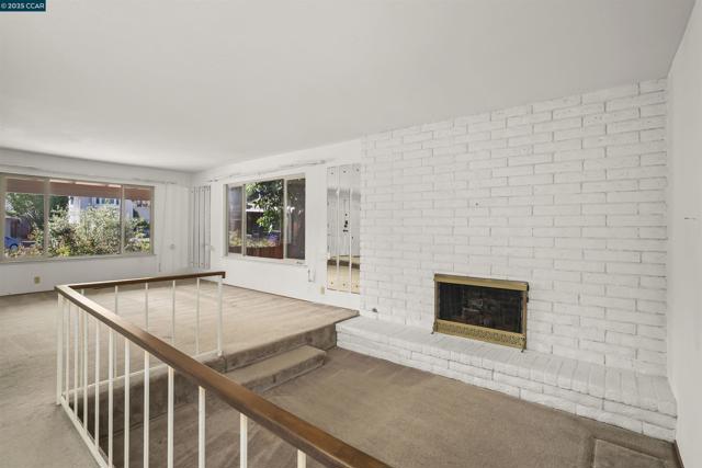 220 Daylight Pl, Danville CA: https://media.crmls.org/mediaz/b5a6338f-7dd1-40a5-bcc8-a71264248704.jpg