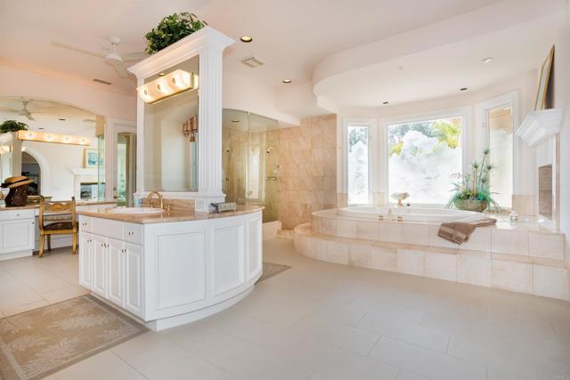 13645 Paseo De La Huerta, Poway CA: https://media.crmls.org/mediaz/b5a64830-dd63-4f67-8a2a-2d3c9aeb9f0e.jpg