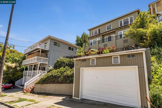 840 E 28th St., Oakland CA: https://media.crmls.org/mediaz/b5a6ffa5-7e0f-42f8-9939-220f7ddb27b5.jpg