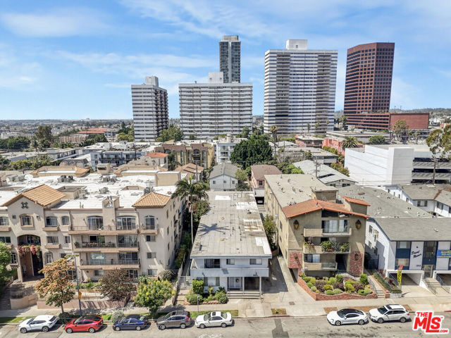 1253 Federal Avenue, Los Angeles CA: https://media.crmls.org/mediaz/b5a7711c-3445-42d8-8fe6-c53d47171bf7.jpg