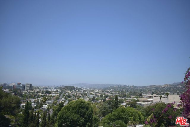 3928 Clayton Avenue, Los Angeles CA: https://media.crmls.org/mediaz/b5a7ebb4-4f82-4c81-ab18-f94786f038e6.jpg