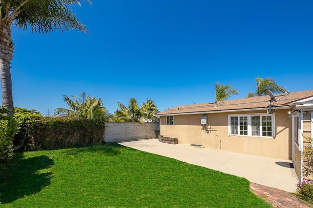 4464 Kamloop Ave, San Diego CA: https://media.crmls.org/mediaz/b5a7f766-d961-429c-95c9-85295092b4d0.jpg