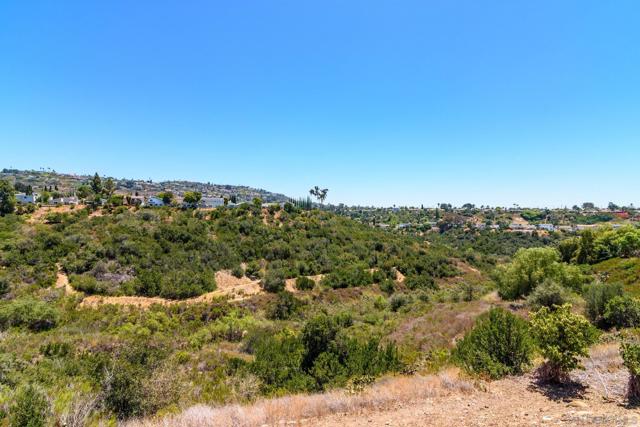 5805 Laramie Way, San Diego CA: https://media.crmls.org/mediaz/b5a85ac3-85d0-4a01-8ac3-960143a5b8c6.jpg