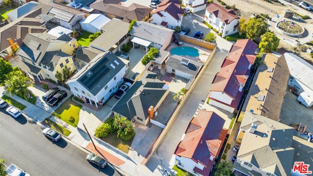 10133 Maple Street, Bellflower CA: https://media.crmls.org/mediaz/b5a98cb9-71a5-4fcf-8bf7-38a976d11c48.jpg