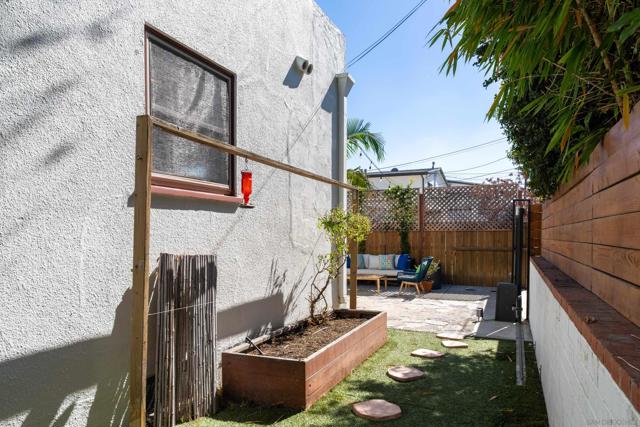 3077 Landis St, San Diego CA: https://media.crmls.org/mediaz/b5a9c5bd-3d64-44db-93d6-4bc97b79d5f0.jpg