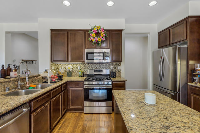 Image 12 of 49 For 37897 Chesterfield Street
