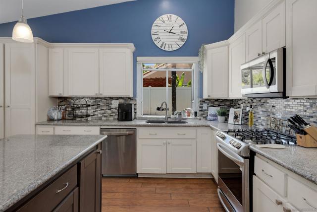 1824 Carolyn Drive, Chula Vista CA: https://media.crmls.org/mediaz/b5aa1845-c398-4d6a-9996-de18dec37109.jpg